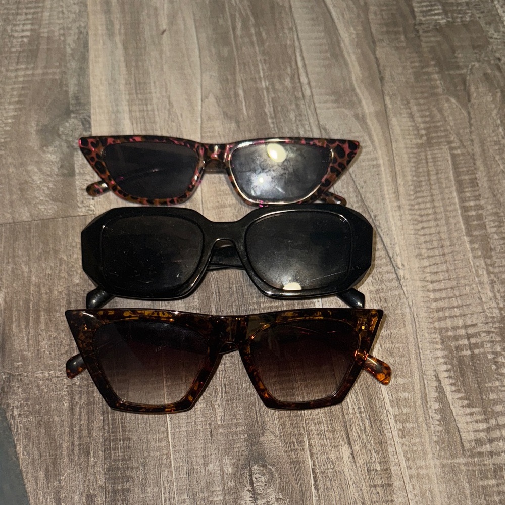 Lot of 3 glasses
